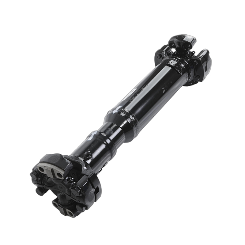 How does the connection structure of an automotive driveshaft assembly adapt to different transmission angles?